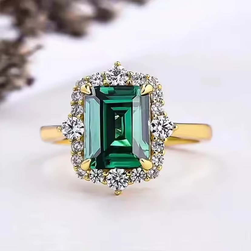 18k Gold Yellow And Emerald Green Gemstone Ring